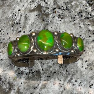 New vintg Navajo Daniel Mike cuff bracelet green turquoise 5 stone 50.22g silver